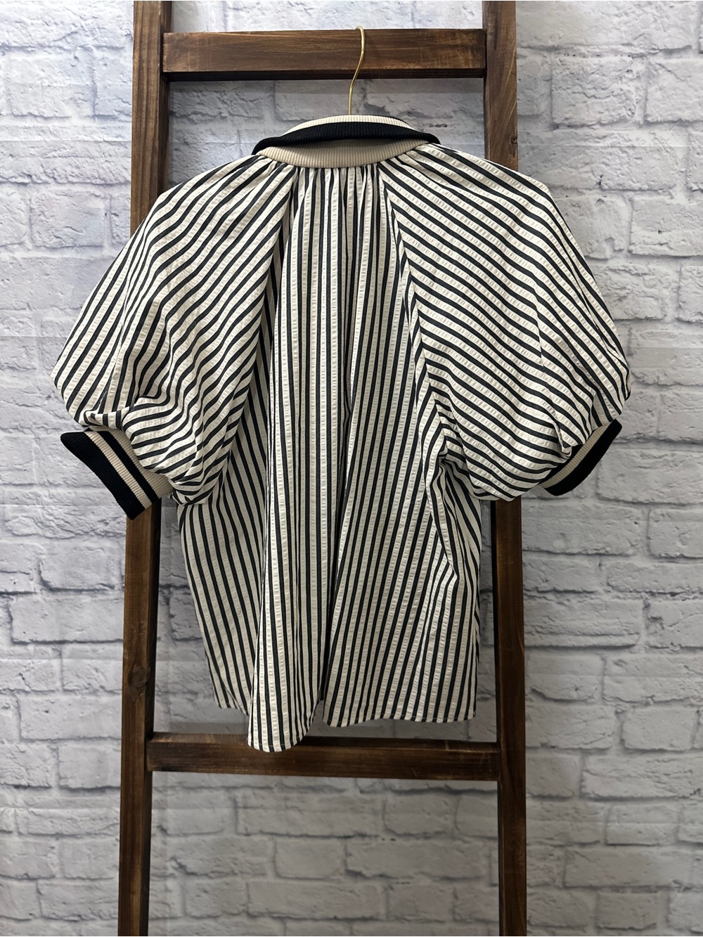 entro Black & Cream Striped Short-Sleeve Zip Polo - Picture 2 of 4